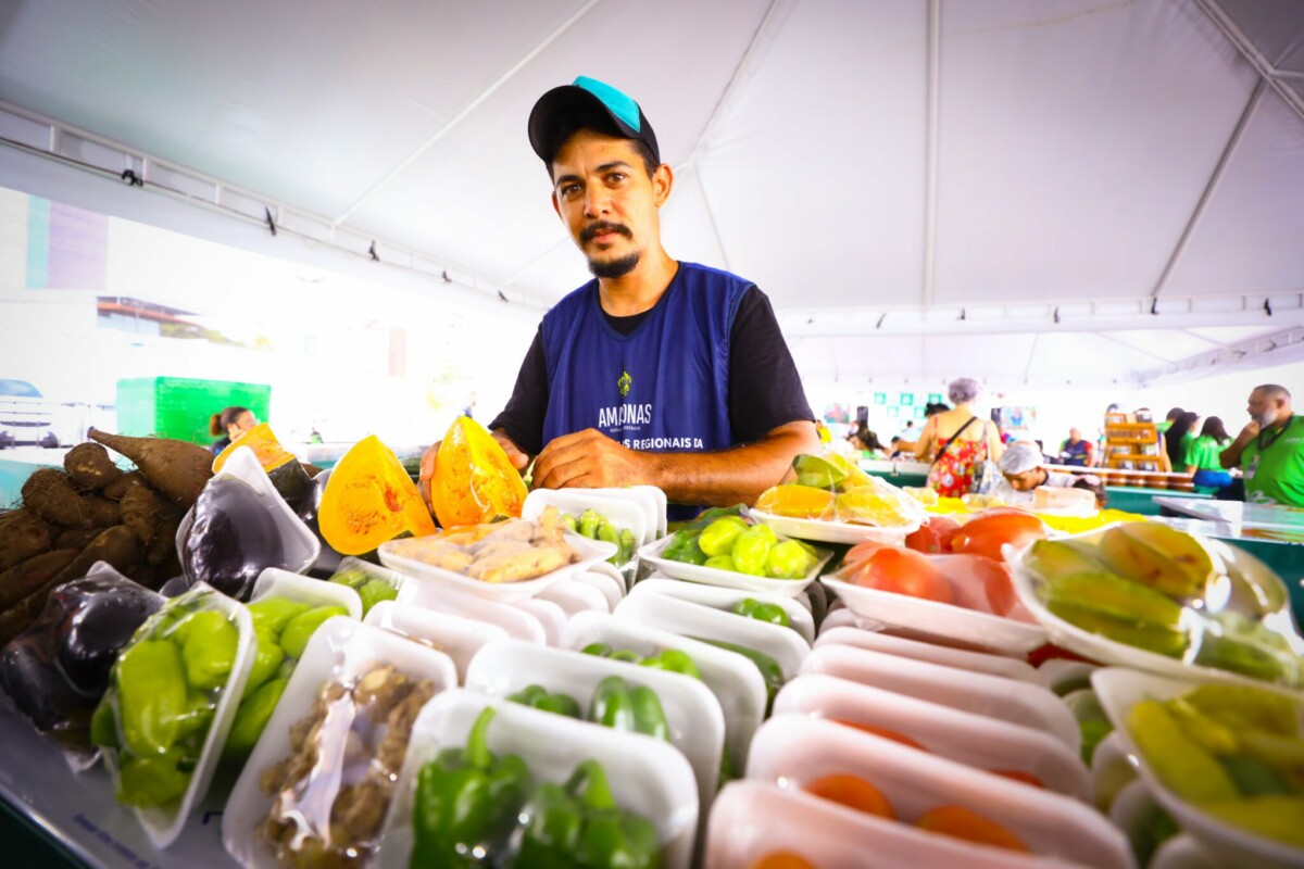 Governo do Estado beneficia mais de 30 feirantes com a inauguração da 14ª feira da ADS em Manaus