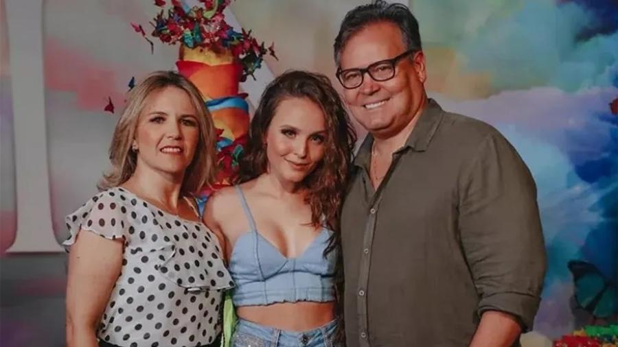 Larissa Manoela expõe relação tóxica com os pais e mostra áudio pedindo dinheiro até para comprar milho; veja vídeo
