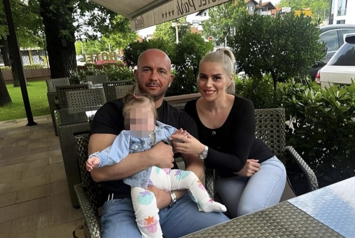 Fisiculturista mat4 ex-esposa na frente da própria filha durante live; imagens f0rtes