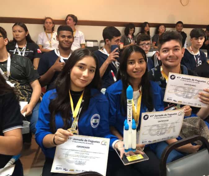 Alunos da rede estadual conquistam medalhas de ouro e prata na Mostra Brasileira de Foguetes 2023