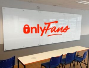 Professor é preso após incentivar aluno a criar OnlyFans em Manaus