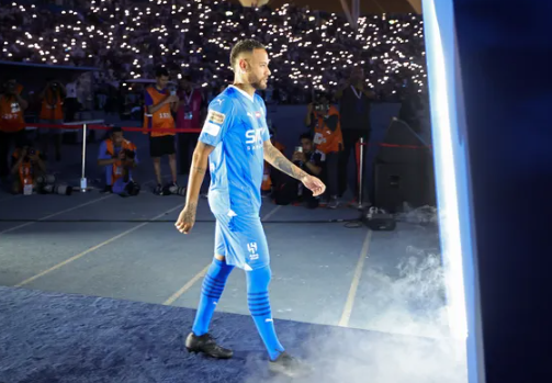 Neymar tem apresentação incrível no Al Hilal com samba, fogos e show de drones: ‘Impressionado’