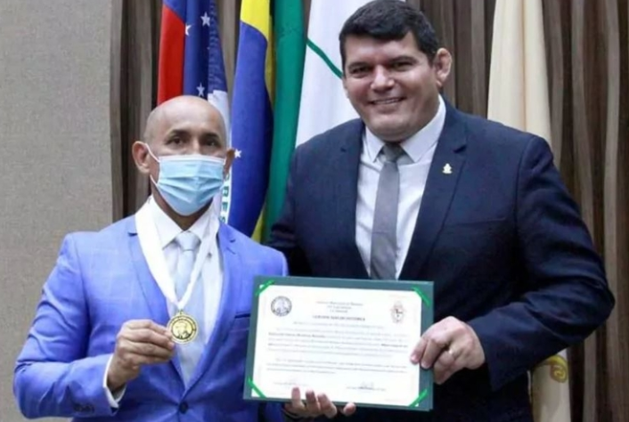 CMM vai retirar medalha de honra concedida a policial que ajudou esposa a esp4ncar babá em Manaus