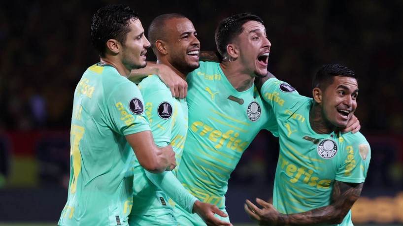 Palmeiras goleia fora de casa e fica perto da semi da Libertadores