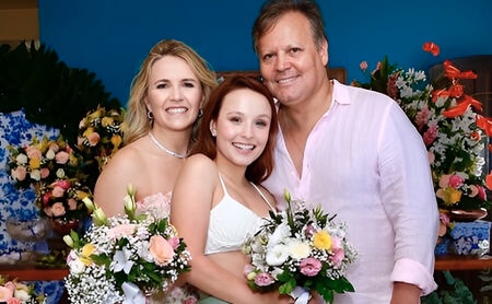 Vaza áudio da mãe de Larissa Manoela pedindo ajuda de exorcista para salvar família; ouça