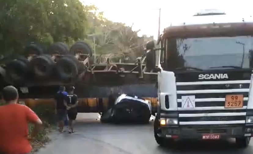 Carreta que esmagou carro está com documentação atrasada há quase 3 anos em Manaus, afirma IMMU
