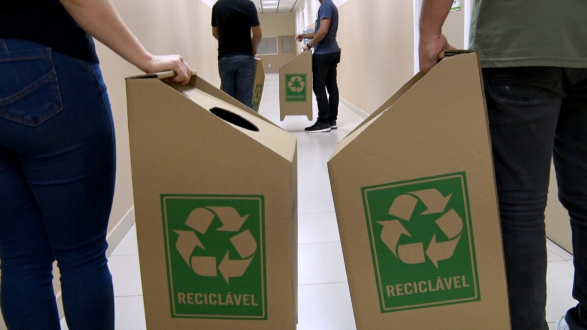 CMM firma parceria com Rotary Club para uso de lixeiras recicláveis