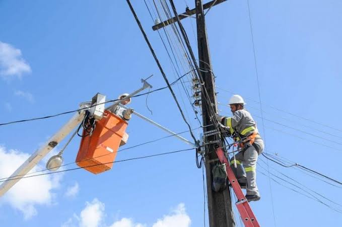Bairros de Manaus ficam sem energia neste domingo (27); confira