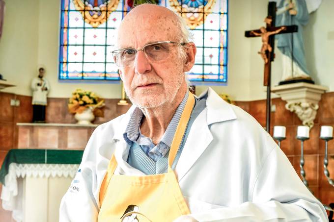 Padre recebe ame4ça de m0rte na porta de igreja: “Seu reinado vai acabar”; veja o bilhete