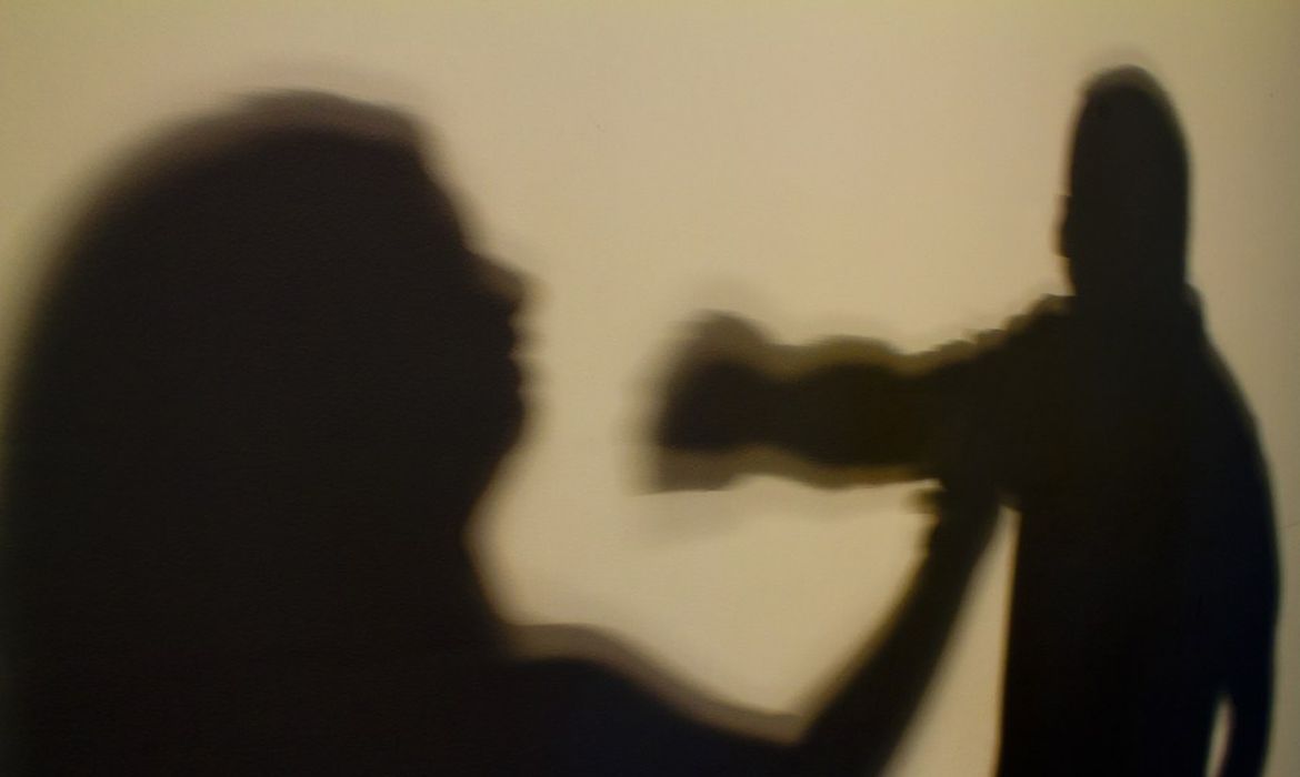 Motorista de aplicativo é espanc4da por passageiros após ouvir música gospel; veja imagens