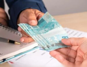 Governo Federal sanciona salário mínimo de R$ 1.320 e correção no Imposto de Renda; confira todas as mudanças