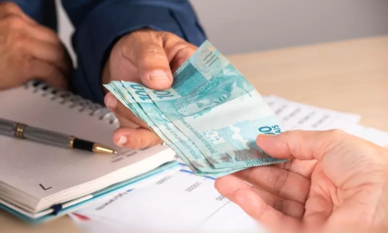 Governo Federal sanciona salário mínimo de R$ 1.320 e correção no Imposto de Renda; confira todas as mudanças