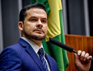 Capitão Alberto Neto quer comitiva de embaixadores em Manaus para conhecer ZFM e turismo