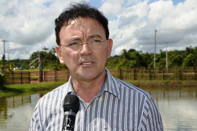 Prefeito de Humaitá firma dois contratos sem licitação com a mesma empresa para o mesmo serviço