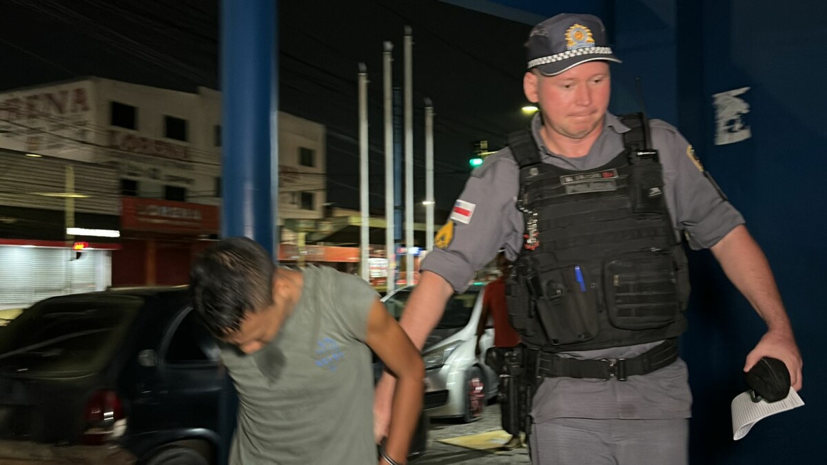 ‘Aviãozinho’ é flagrado abastecendo estoque de dr0gas no Mauazinho