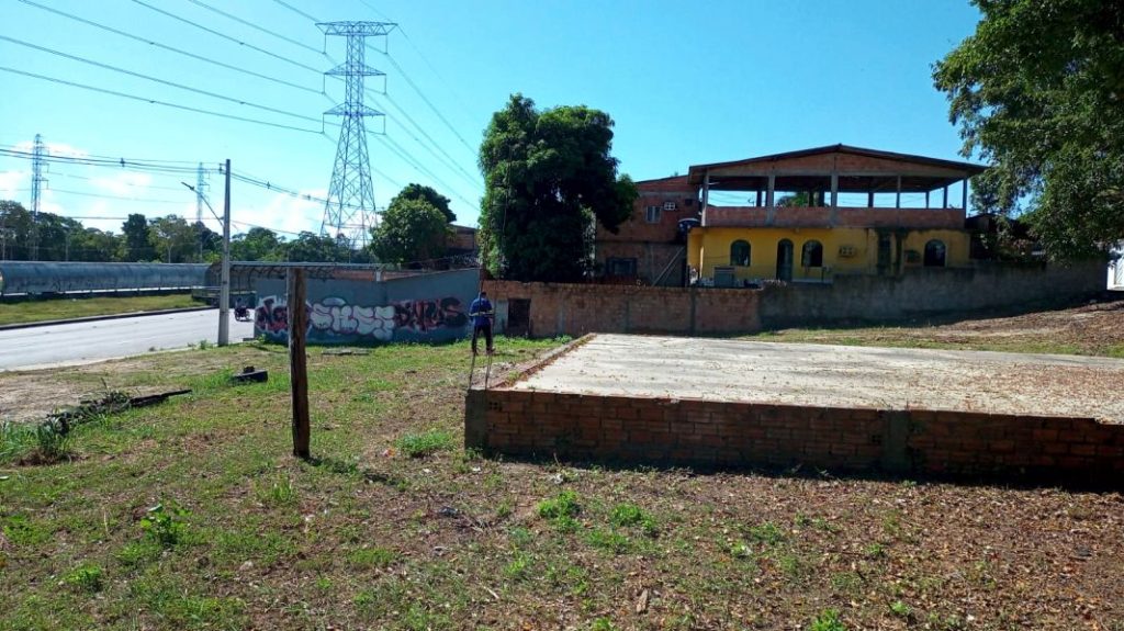 Moradores da Zona Norte de Manaus protestam contra ‘chinês grileiro’ que se apropriou de terra doada pela SUHAB
