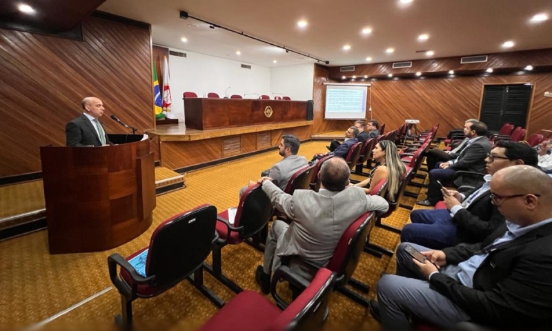 Presidente do TCE-AM ministra palestra para membros do Ministério Público