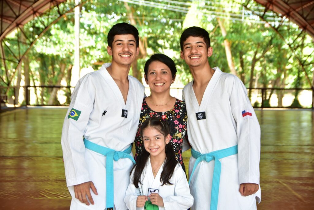 Paixão pelo taekwondo une irmãos e rende conquistas