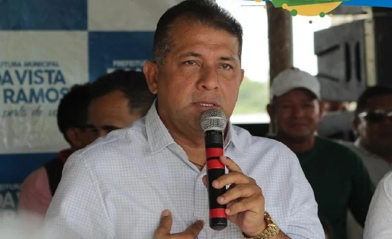 Faltando 3 meses para fim do ano letivo, Eraldo Trindade vai gastar R$1,7 milhão com material escolar