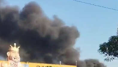 Prédio pega fogo e apavora moradores, em Manaus; veja vídeo