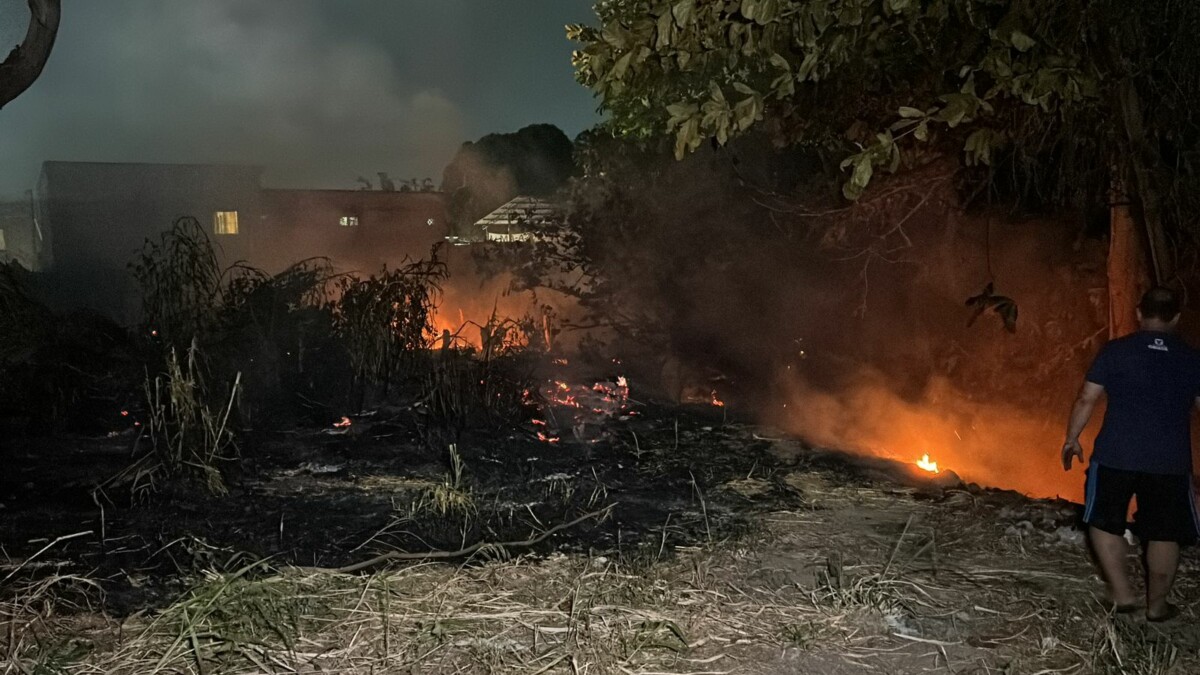 Foguetório de traficantes acaba causando incêndio no Aleixo; veja vídeos