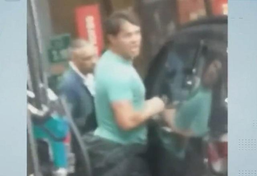 Escândalo: ex-jogador é acusado de 4gredir clientes em loja de conveniência