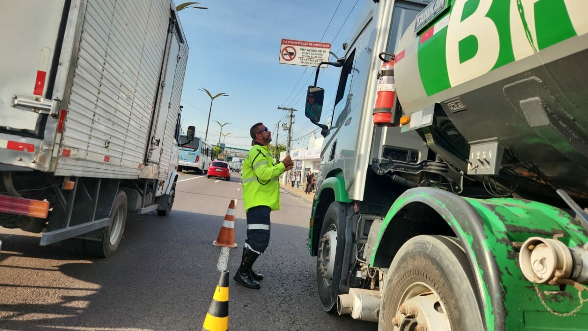 Prefeitura intensifica fiscalização de veículos de grande porte nas ruas da Cidade
