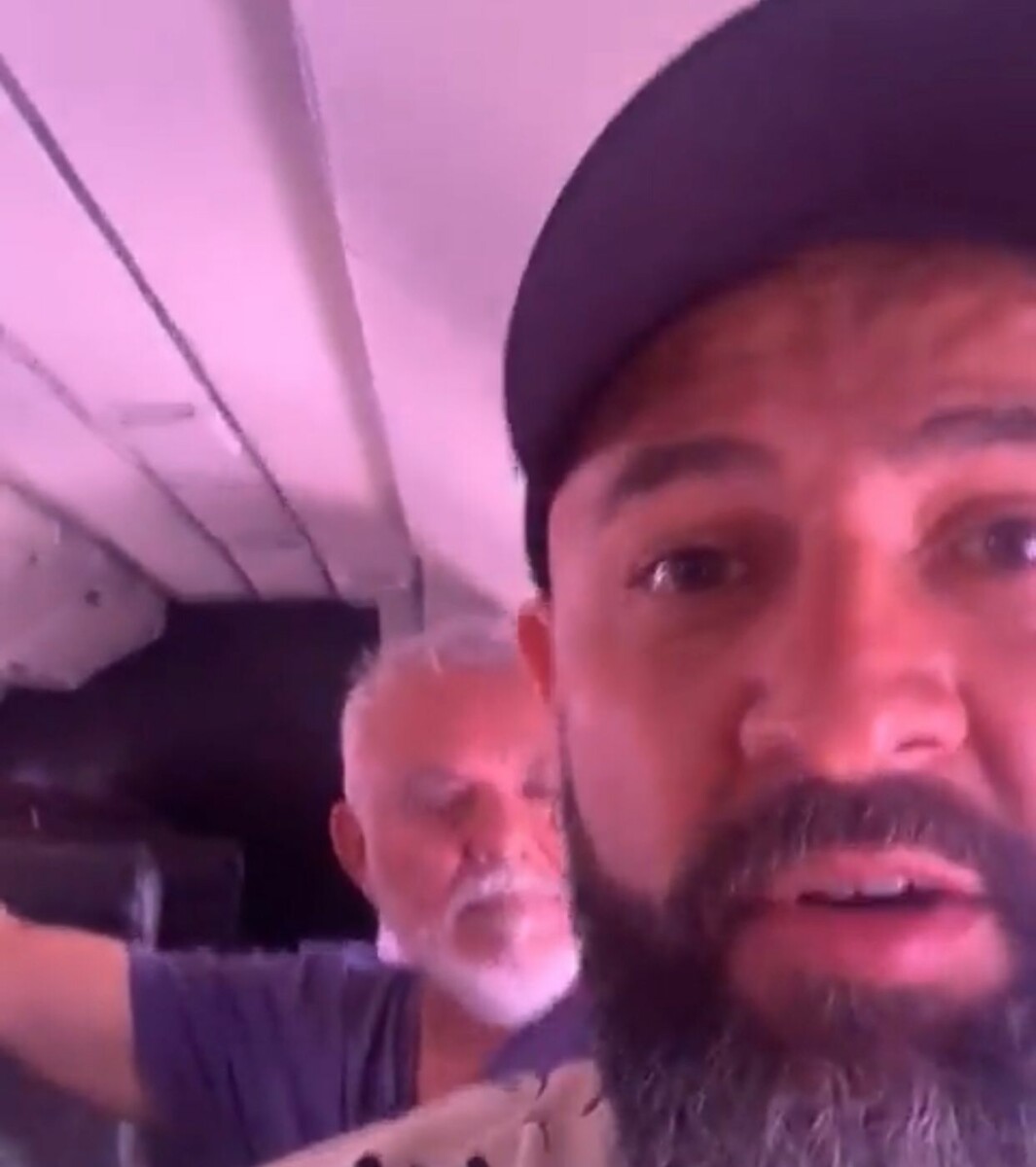 “Pense numa lata de sardinha”diz passageiro antes da qued4 de avião em Barcelos; veja vídeo