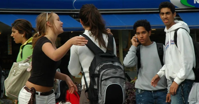 Geração precoce: vida sexu4l de brasileiros está começando aos 13 anos, diz pesquisa