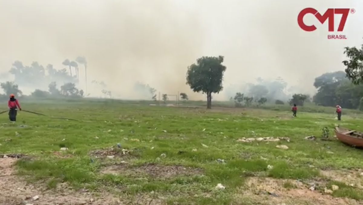 Incêndio criminoso no Cacau Pirêra faz Manaus respirar fumaça e idosos passam mal; veja vídeo
