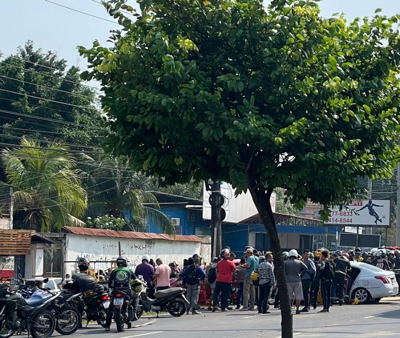 Urgente: passageiros ficam presos nas ferragens após acidente na Max Teixeira; veja vídeo