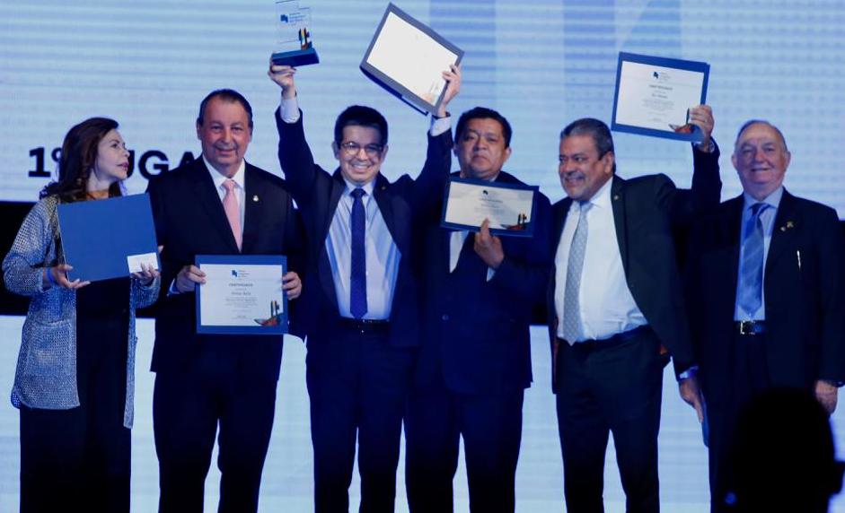 Omar Aziz conquista Prêmio Congresso em Foco como um dos melhores senadores do Brasil