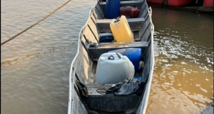 “Piratas” agridem passageiros durante ass4lto de barco no Amazonas