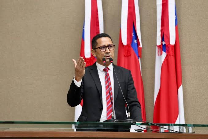 Sabatina política: Daniel Almeida apresenta o menor número de PLs e muitas faltas na Aleam