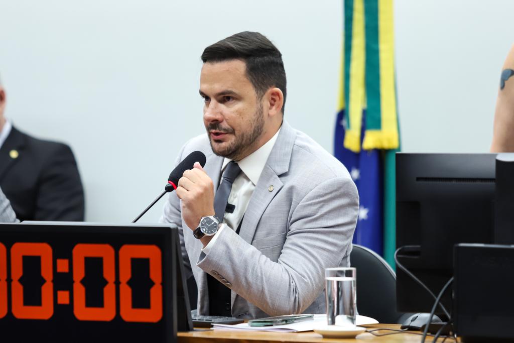 Capitão Alberto Neto pede que Ministério da Saúde divulgue a Carteira de Identificação da Pessoa com autismo