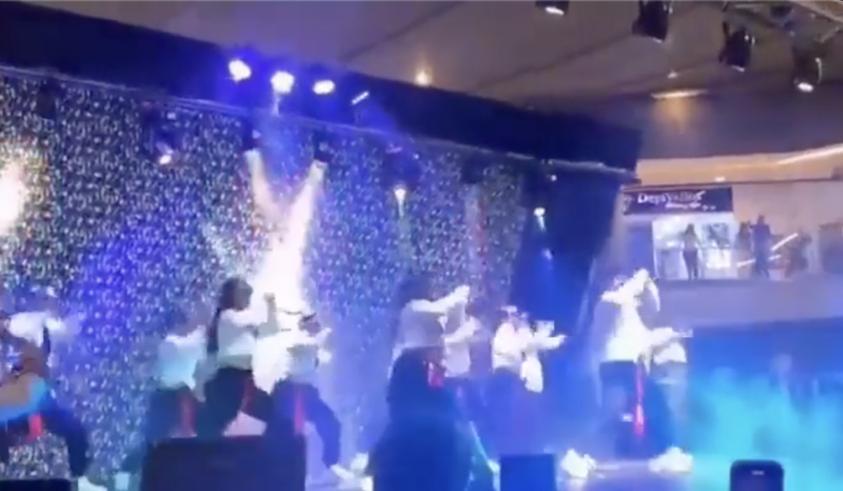 Desesperador: vídeo mostra momento que estrutura de palco des4ba durante concurso de dança; veja