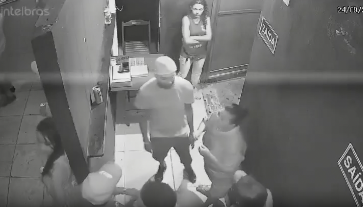 TUDO FILMADO: veja momento que homem é est0ur4do na bala durante brig4 de bar