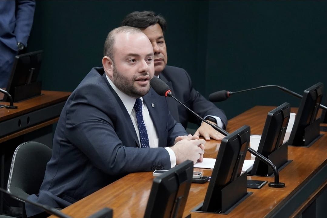 Fausto Santos Júnior pressiona Ministério do Meio Ambiente por ações urgentes sobre queimadas no AM