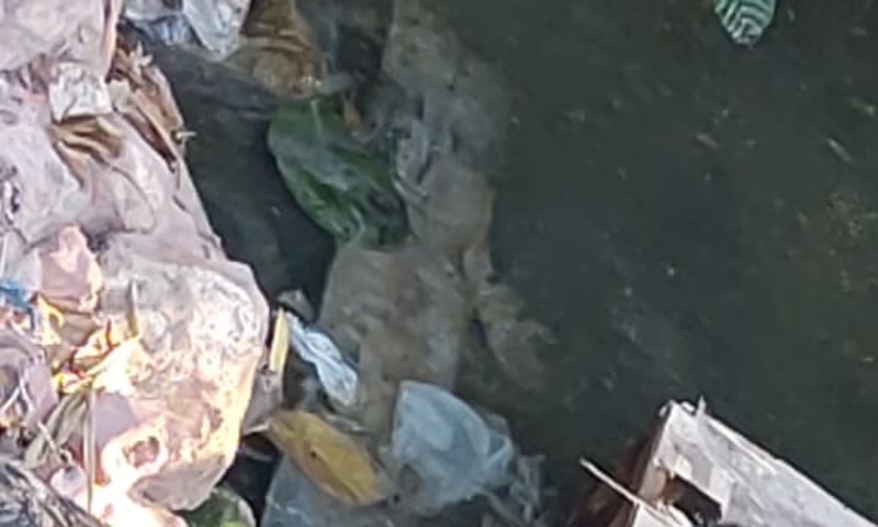 MACABRO: vulgo ‘Brad’ é encontrado m0rto em rip-rap no bairro Aleixo; veja