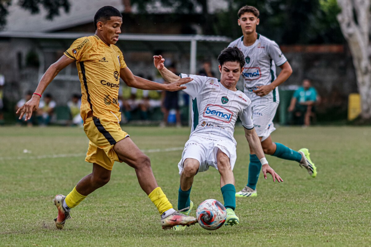 Amazonense sub-16: Amazonas vence o Manaus de virada e carimba classificação para as quartas