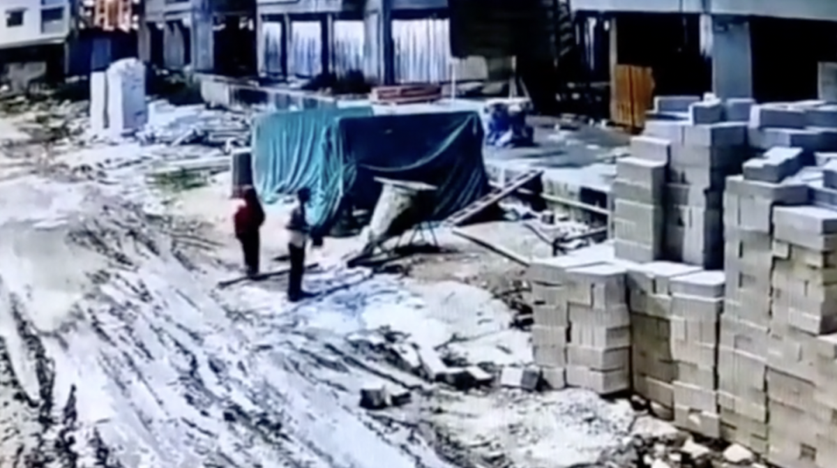 Tudo filmado: veja momento que trabalhador é esm4gad0 em canteiro de obras