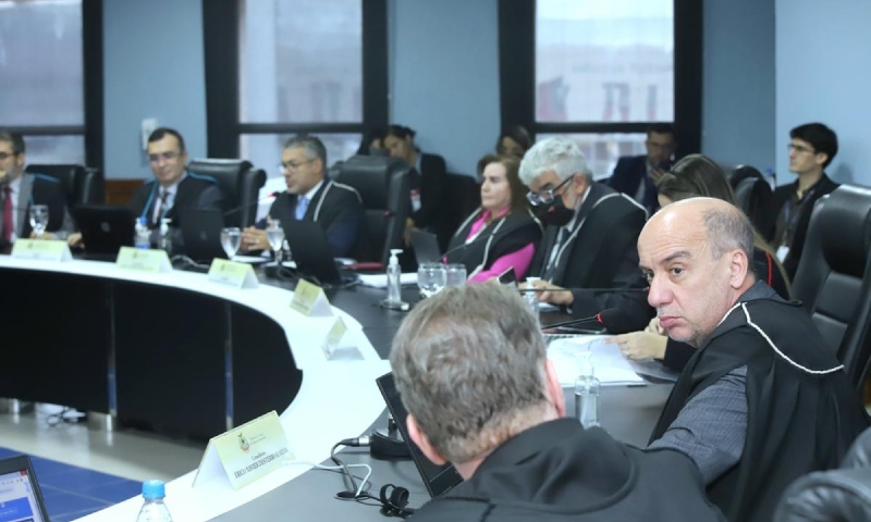 Justiça determina que presidente do TCE-AM convoque novas eleições para Mesa Diretora