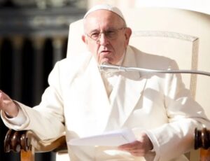 Papa indica que Igreja Católica poderia abençoar casais do mesmo sexo