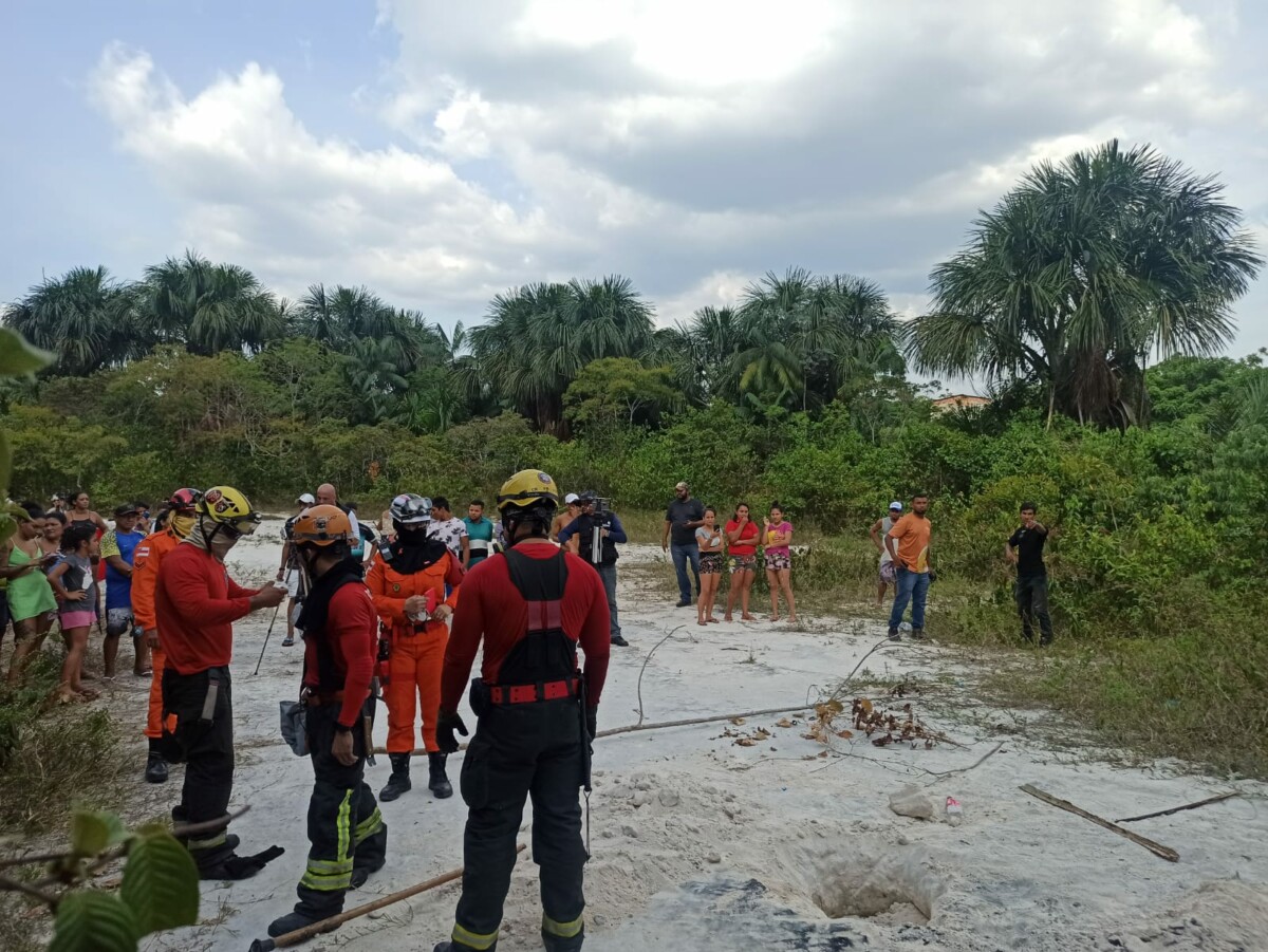 C0rpo é encontrado ent3rrado em c0va rasa dentro de campo de futebol em Manaus; veja imagens