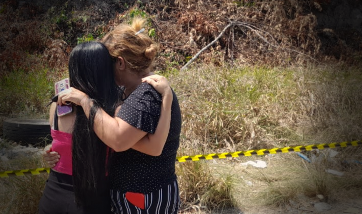 “Por que, meu Deus?”: mãe passa mal ao ver que seu filho caçula foi tortur4d0 até a m0rte em Manaus; veja vídeo