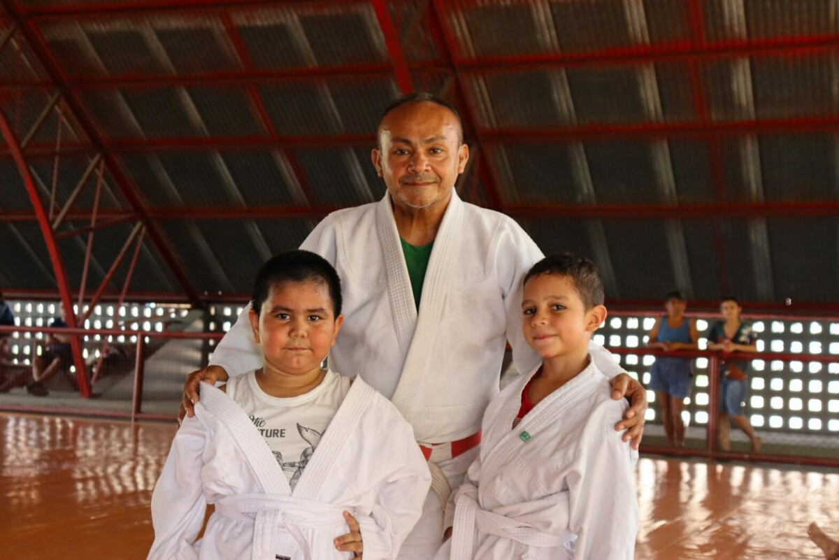 Professor de judô transmite sabedoria e disciplina a atletas do projeto Campeões da Vila