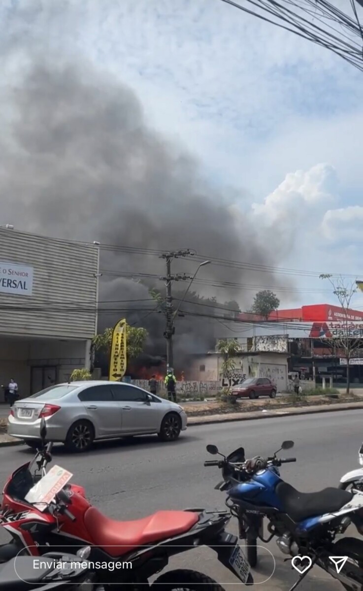 URGENTE: incêndio destrói casa na avenida Grande Circular; veja vídeo