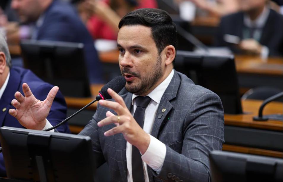 Capitão Alberto Neto cobra melhorias do Ministério do Transporte referentes à infraestrutura logística do AM