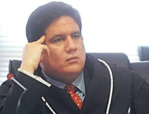 No dia das manifestações, Ari Moutinho se afasta por tempo indeterminado do TCE-AM