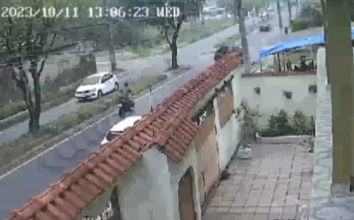 Tragédia: motoqueiro m0rre em grave acidente após deixar filha na escola em Manaus; veja o vídeo